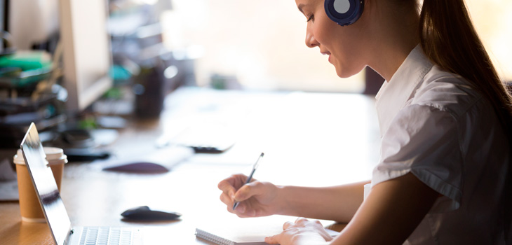 Actualízate con podcasts médicos para mejorar tu inglés